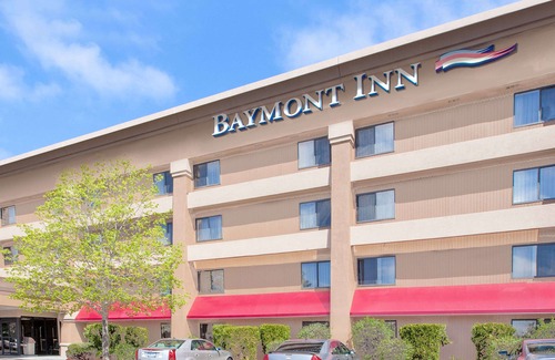 Flint Hotel | Baymont by Wyndham Flint