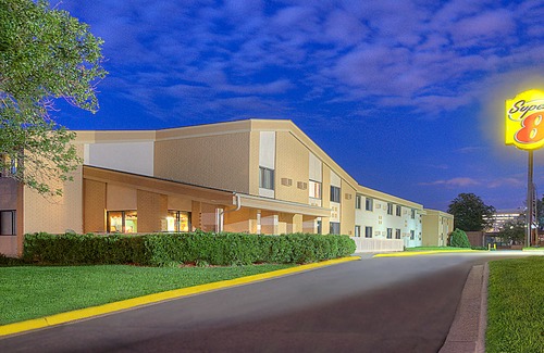 Golden Valley Hotel | Ramada by Wyndham Minneapolis Golden Valley