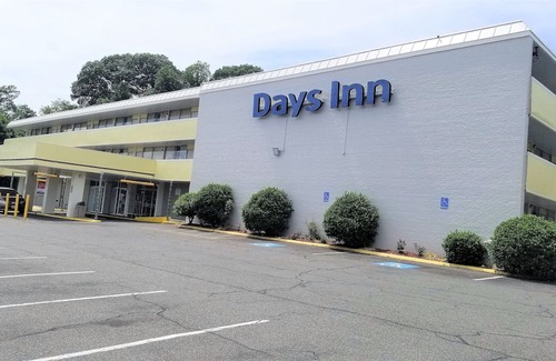 Huntington Hotel | Days Inn by Wyndham Alexandria South