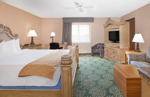 Flint Hotel | Baymont by Wyndham Flint