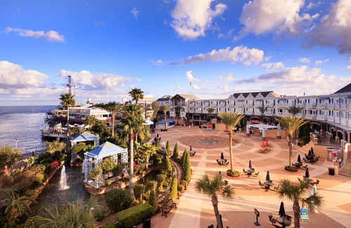 Clear Lake Shores Hotel | Boardwalk Inn