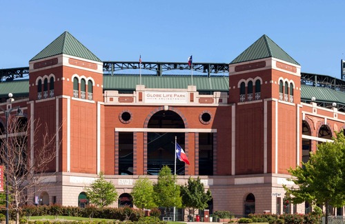 Arlington Hotel | Howard Johnson by Wyndham Arlington Ballpark / Six Flags