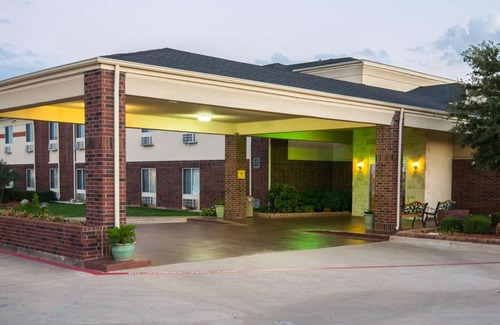 Red Oak Hotel | Comfort Inn Red Oak