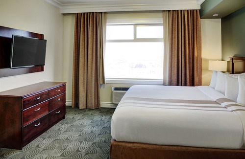 Northwest Edmonton Hotel | Chateau Nova Yellowhead