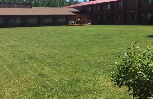 Slave Lake Hotel | Slave Lake Inn and Conference Centre