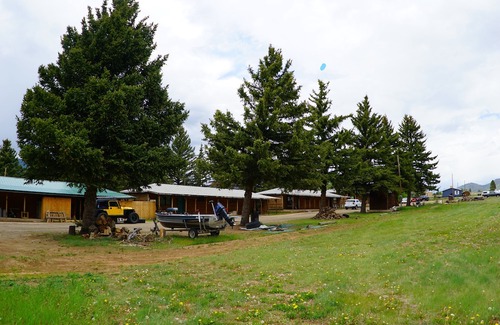 Eagle Nest Hotel | Eagle Nest Fly Shack and Lodge