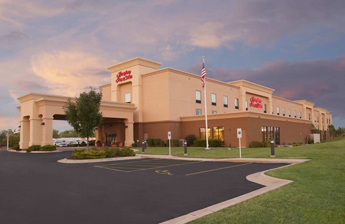 Quad Cities Hotel | Hampton Inn & Suites Moline-Quad City Int'l Aprt