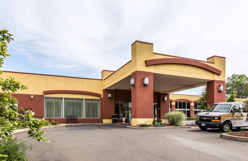 Hamden Hotel | Clarion Hotel & Suites Hamden - New Haven