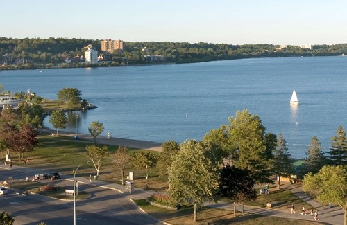 Barrie Hotel | Hampton Inn & Suites by Hilton Barrie