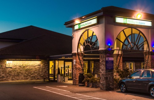 Alwalton Hotel | Holiday Inn Express Peterborough, an Ihg Hotel