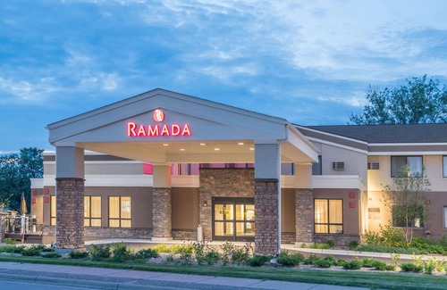 Golden Valley Hotel | Ramada by Wyndham Minneapolis Golden Valley