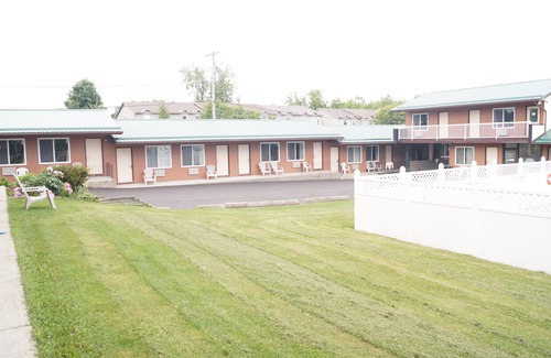 Gananoque Hotel | Howard Johnson by Wyndham Gananoque