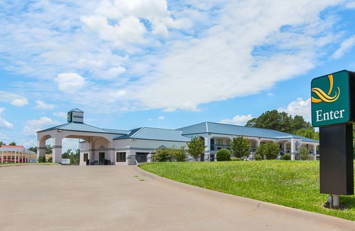 Carthage Hotel | Quality Inn Carthage