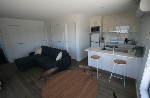 Blackmans Bay Hotel | Cedar Cottages Blackmans Bay