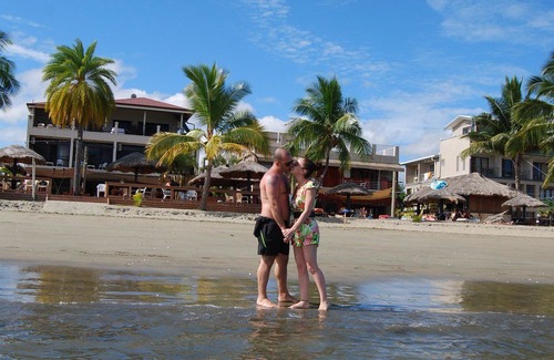 Wailoloa Hotel | Smugglers Cove Beach Resort & Hotel