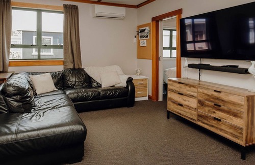 Urenui House | Sea Esta Urenui Motor Camp