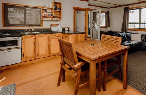 Urenui House | Sea Esta Urenui Motor Camp