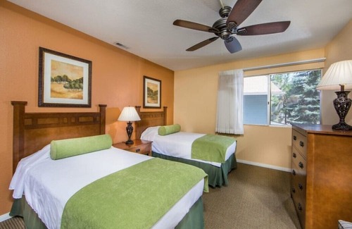 Lake Arrowhead Resort | Lake Arrowhead Chalets - 3 Bedroom W/ Full Kitchen/ Sleeps 8
