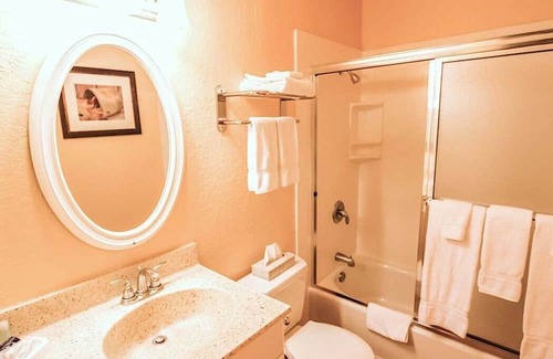 Lake Arrowhead Resort | Lake Arrowhead Chalets - 3 Bedroom W/ Full Kitchen/ Sleeps 8