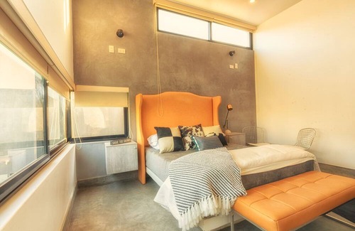 Punta Sal House | LN10 Resort Style all inclusive queen bed suite frente al Mar