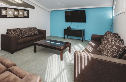 New Plymouth House | FOUR THE FAMILY SLEEPS 10