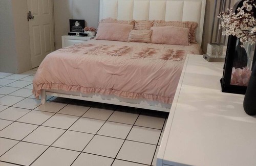 Canas House | 3 Minutes From Walmart, Homedepot ,ihop, chik filet Wendy Fitness