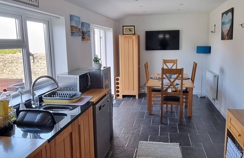 Llansantffraed Cottage | Cosy traditional fisherman's cottage