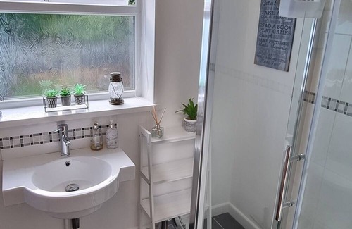 Llansantffraed Cottage | Cosy traditional fisherman's cottage