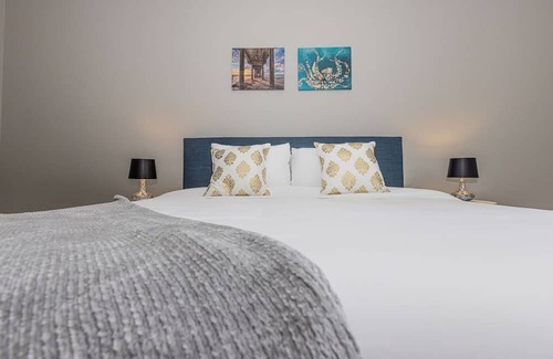 Morena Apartment | Luxury Resort Style w/ King Beds, Pool, Gym, Sauna
