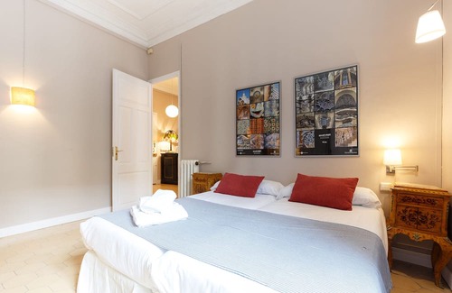 Gothic Quarter Apartment | Classic style 7 bedroom apartment in the city center