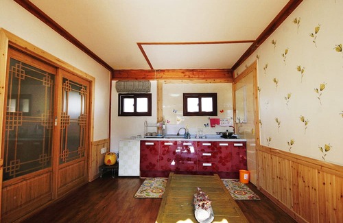 Tarimok House | Reed House Hanok Pension