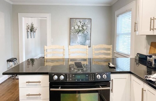 Gastonia Cottage | Hillcrest Cottage for 4