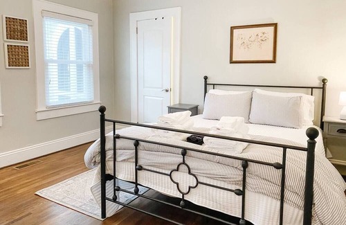 Gastonia Cottage | Hillcrest Cottage for 4