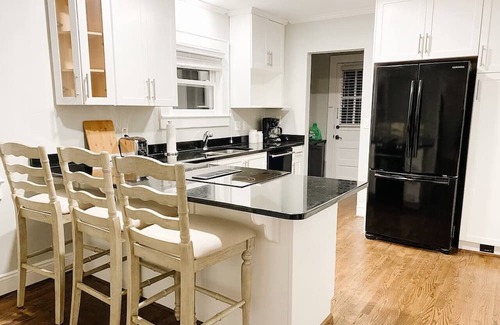 Gastonia Cottage | Hillcrest Cottage for 4