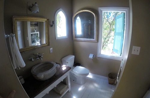 Wesley Will House | Spectacular clifftop house with hot tub next to sandy beach, stunning sea views