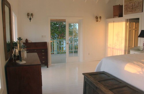 Wesley Will House | Spectacular clifftop house with hot tub next to sandy beach, stunning sea views