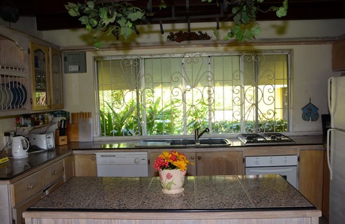 Merlin Bay Villa | WESTERLEE 3 bedroom 2 bathroom with POOL