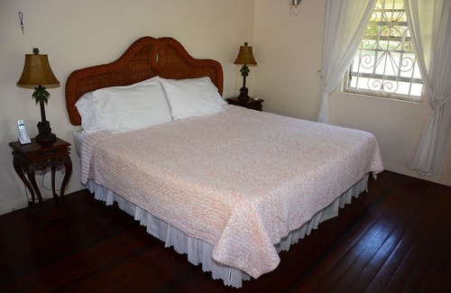 Merlin Bay Villa | WESTERLEE 3 bedroom 2 bathroom with POOL