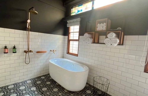 West Central District Bed & Breakfast | Kuanzhai 1960 Private B&B