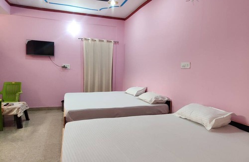 Shivanandi Hotel | Mandakini River View