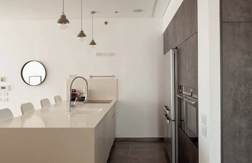 Bat Yam Apartment | Prestigious penthouse in a luxury tower