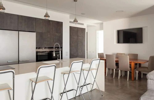 Bat Yam Apartment | Prestigious penthouse in a luxury tower