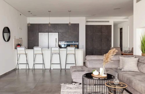 Bat Yam Apartment | Prestigious penthouse in a luxury tower