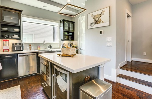 Northside Cottage | 2 Mi to Dtwn: Modern Houston Home w/Private Patio