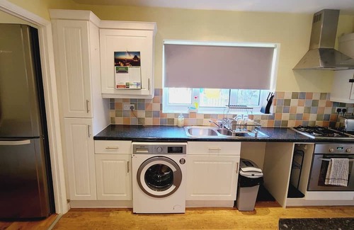 Crawley House | Rusper Retreat - Spacious Home Near Gatwick