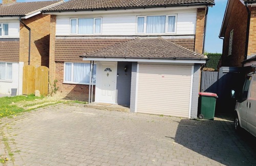Crawley House | Rusper Retreat - Spacious Home Near Gatwick