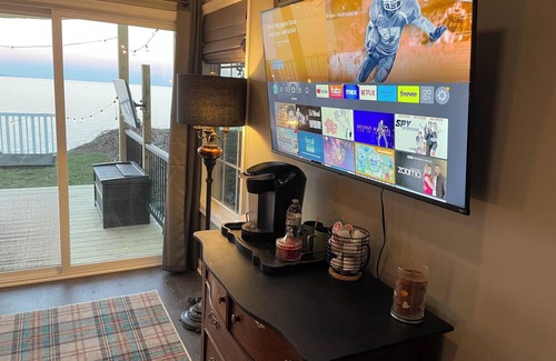 Chesapeake Beach Cottage | Cliffside Chesapeake Bay Cottage: Pet-friendly, Easy DC Drive