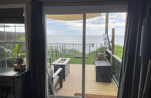 Chesapeake Beach Cottage | Cliffside Chesapeake Bay Cottage: Pet-friendly, Easy DC Drive