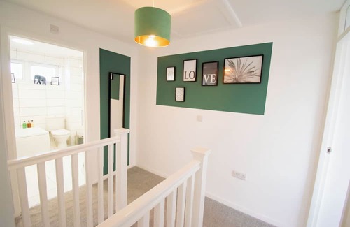 Kearsley House | 4 Bedroom House in Whitefield