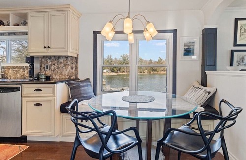Elizabethtown-Kitley Cottage | Luxury Waterfront Residence in exclusive Lily Bay (seasonal discount)